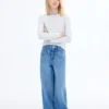 Geripptes T-Shirt mit Cut-outs Geripptes T-Shirt mit Cut-outs