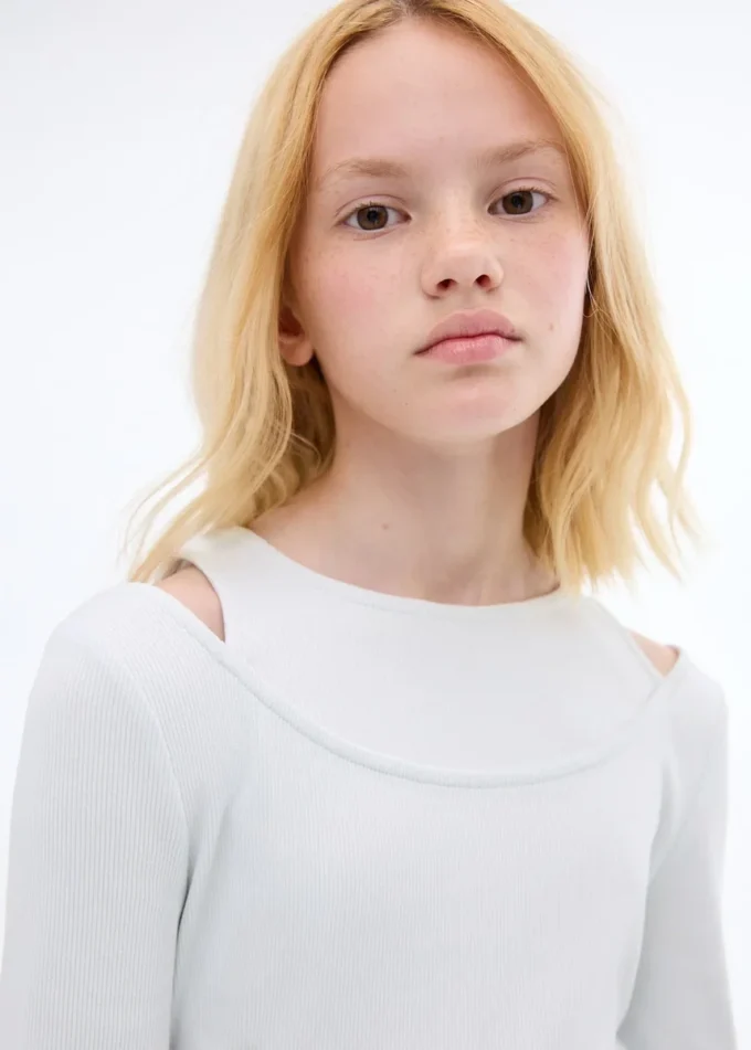 Geripptes T-Shirt mit Cut-outs Geripptes T-Shirt mit Cut-outs