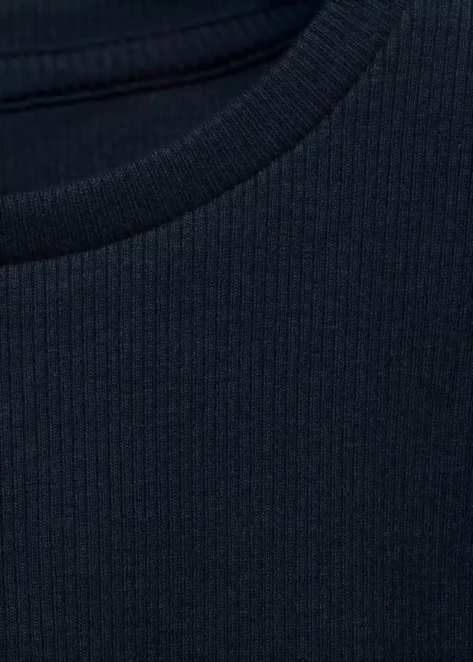 Geripptes T-Shirt mit Rüschen Geripptes T-Shirt mit Rüschen