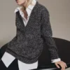 Gespeckter Pullover mit V-Ausschnitt