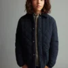 Gesteppter Anorak mit Hemdkragen Gesteppter Anorak mit Hemdkragen