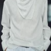 Gestreifte Bluse mit Halstuch Gestreifte Bluse mit Halstuch