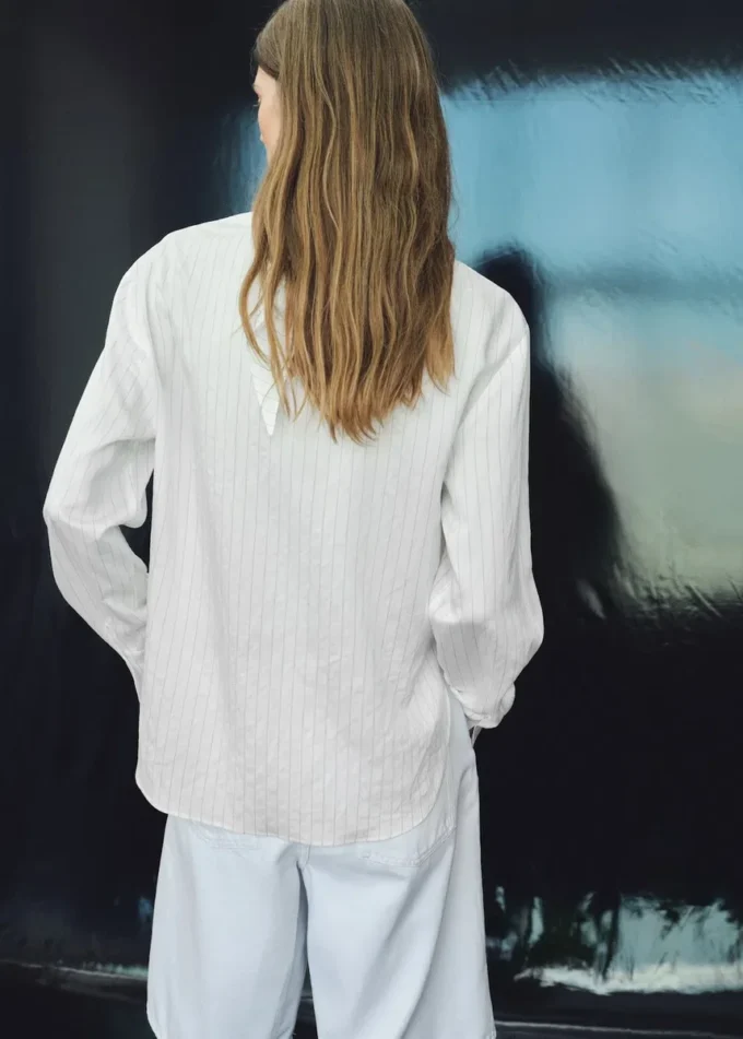 Gestreifte Bluse mit Halstuch Gestreifte Bluse mit Halstuch