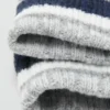 Gestreifte Strickhandschuhe Gestreifte Strickhandschuhe