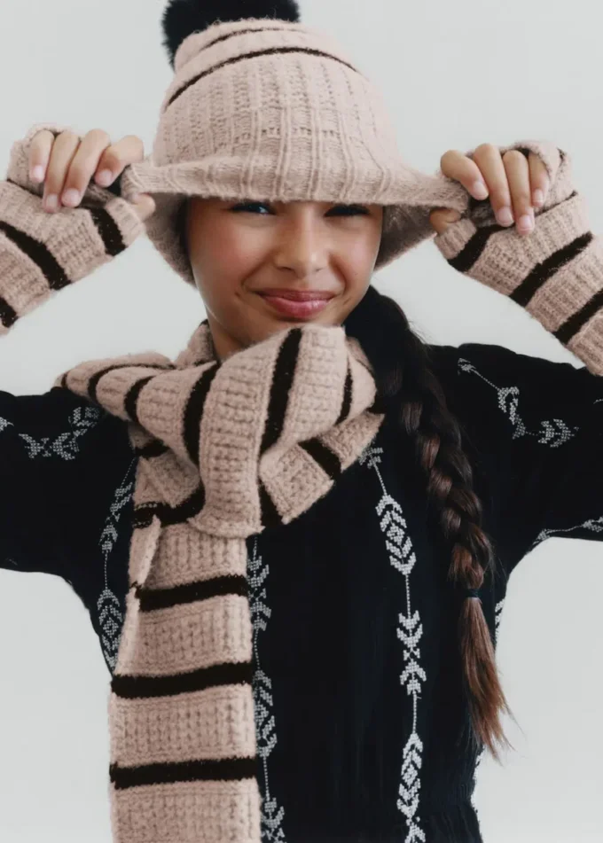 Gestreifte Strickhandschuhe Gestreifte Strickhandschuhe