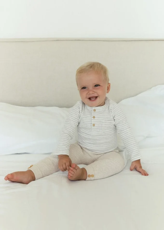 Gestreifter Baby-Body aus Baumwolle