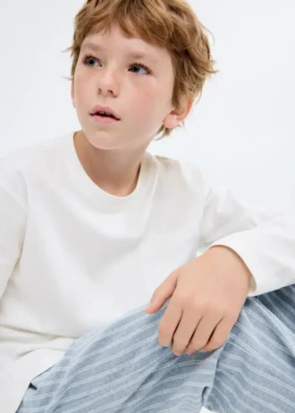 Gestreifter langer Pyjama
