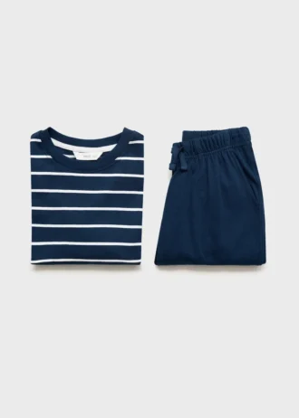 Gestreifter langer Pyjama