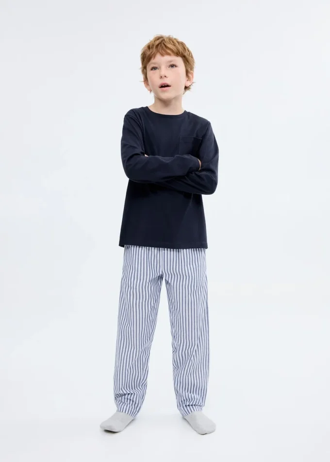 Gestreifter langer Pyjama Gestreifter langer Pyjama