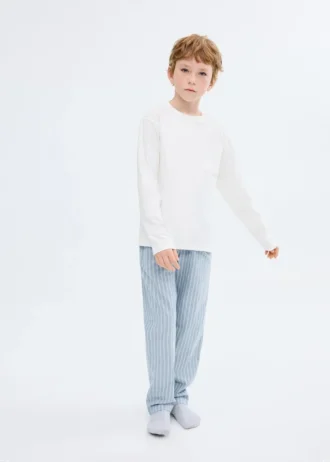Gestreifter langer Pyjama