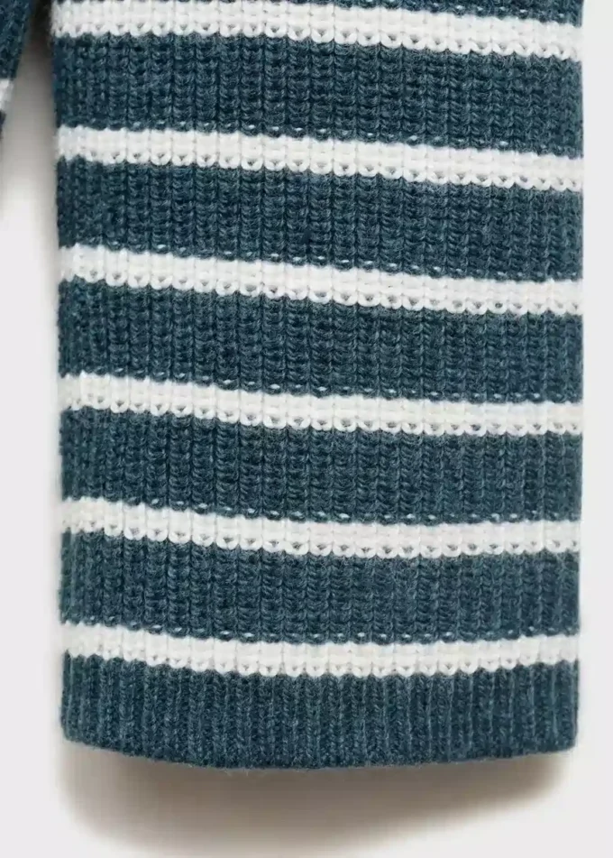 Gestreifter Strickcardigan Gestreifter Strickcardigan