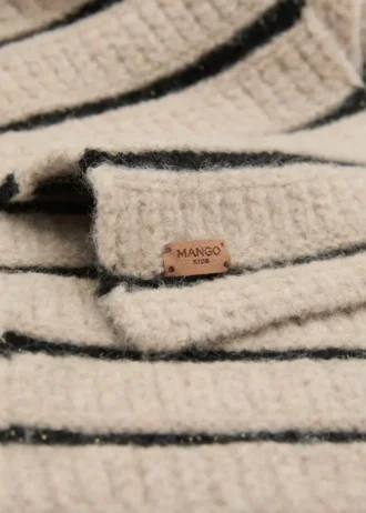 Gestreifter Strickschal