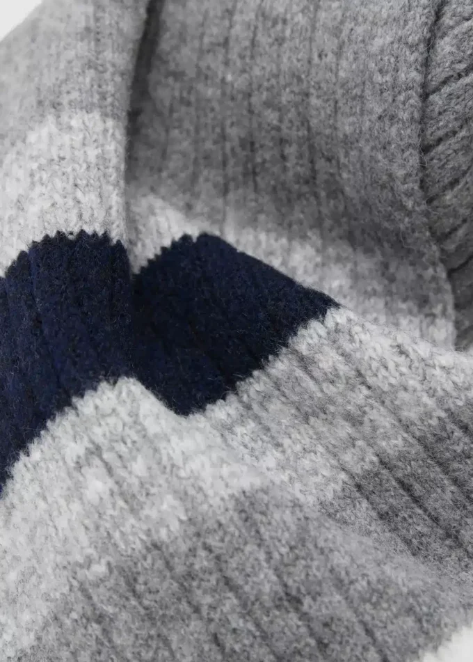 Gestreifter Strickschal Gestreifter Strickschal