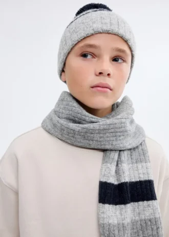 Gestreifter Strickschal