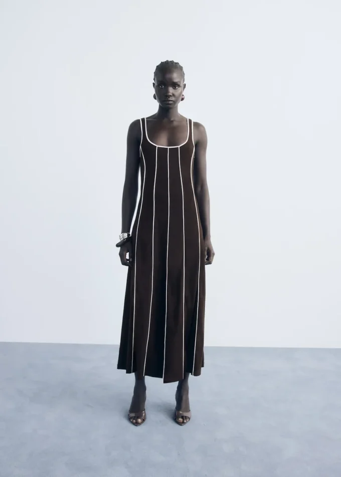 Gestreiftes Baumwollkleid Gestreiftes Baumwollkleid