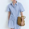 Gestreiftes Hemdkleid mit Knoten Gestreiftes Hemdkleid mit Knoten