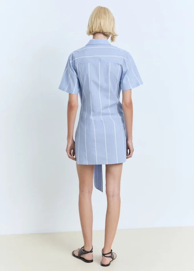 Gestreiftes Hemdkleid mit Knoten Gestreiftes Hemdkleid mit Knoten