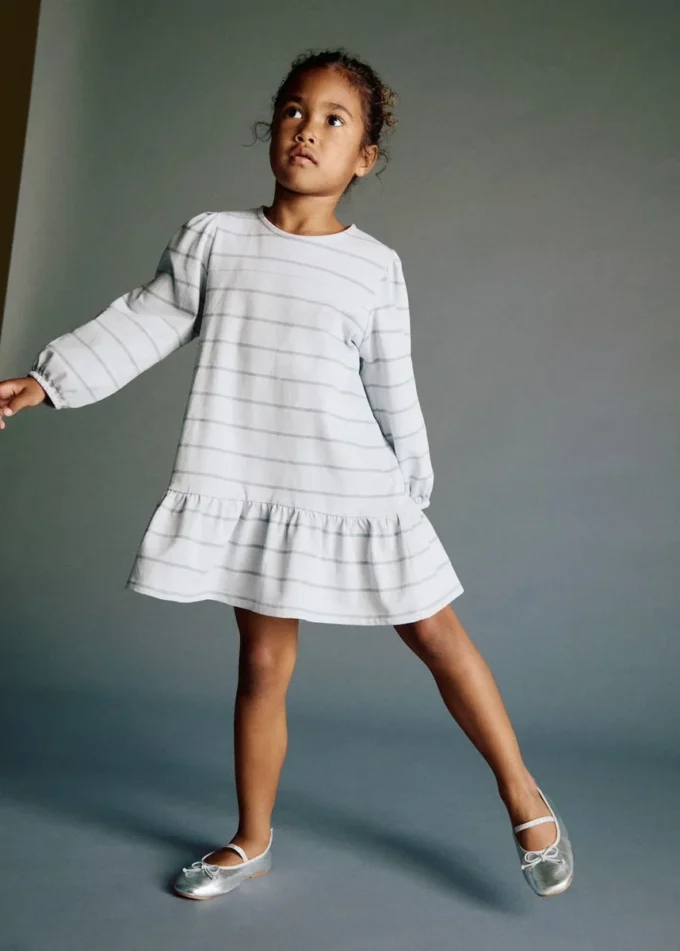 Gestreiftes Kleid aus Baumwollmischung Gestreiftes Kleid aus Baumwollmischung