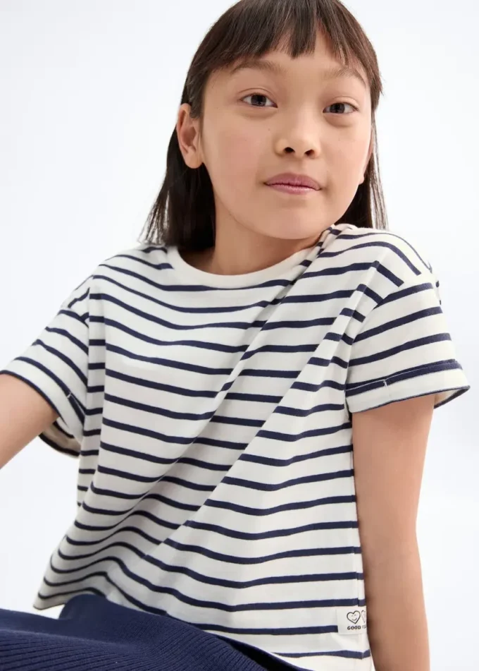 Gestreiftes Kurzarm-T-Shirt Gestreiftes Kurzarm-T-Shirt