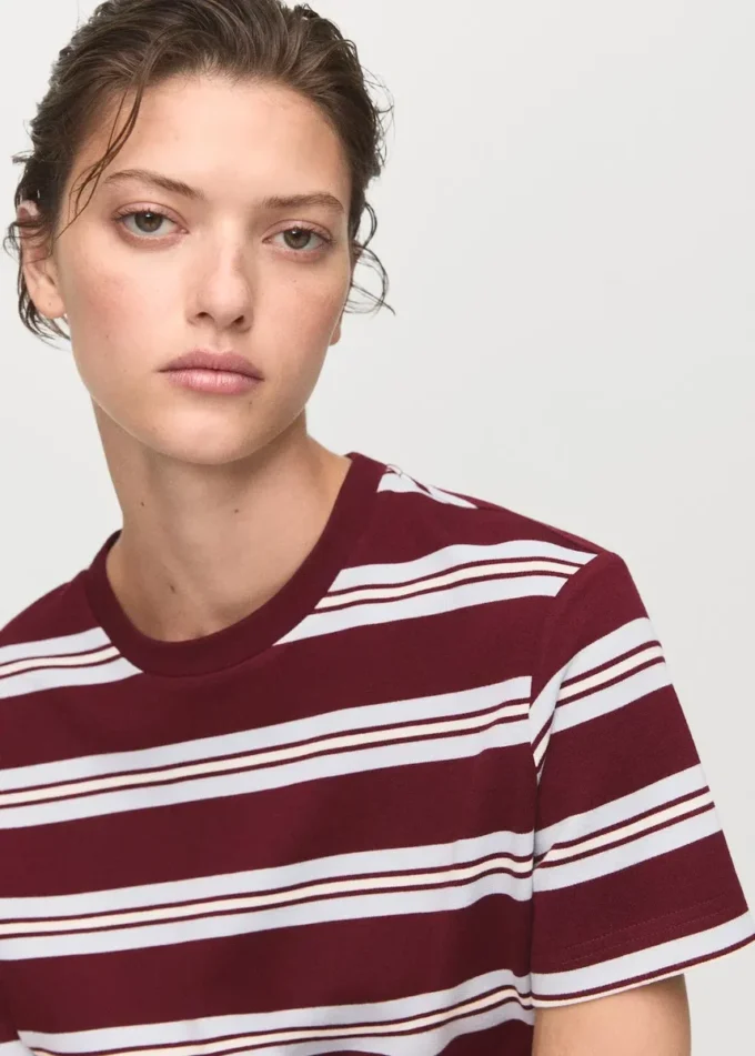 Gestreiftes Kurzarm-T-Shirt Gestreiftes Kurzarm-T-Shirt