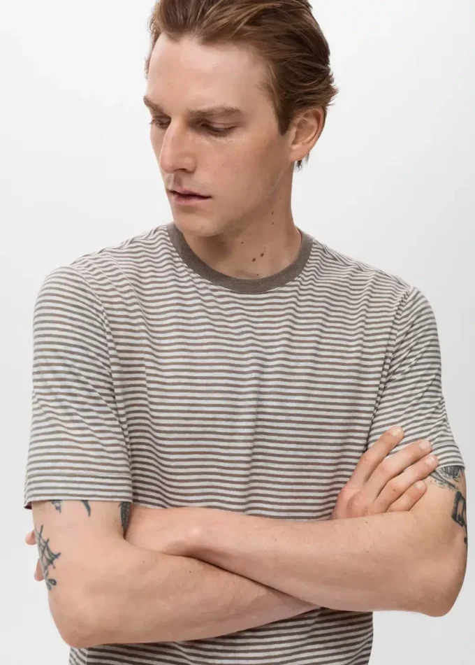 Gestreiftes, schmal geschnittenes Leinen-T-Shirt