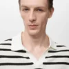 Gestreiftes, strukturiertes Strick-Poloshirt Gestreiftes, strukturiertes Strick-Poloshirt