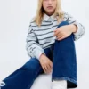 Gestreiftes Sweatshirt mit Stickerei Gestreiftes Sweatshirt mit Stickerei