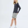 Gestreiftes T-Shirt mit gewelltem Saum Gestreiftes T-Shirt mit gewelltem Saum