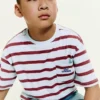 Gestreiftes T-Shirt mit Stickerei Gestreiftes T-Shirt mit Stickerei