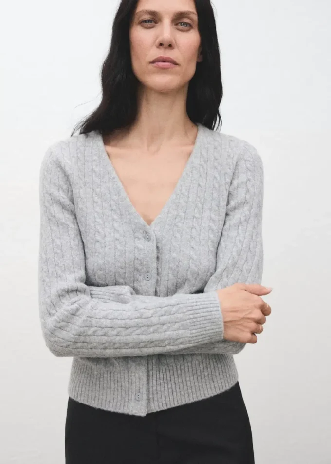 Gestrickte Strickjacke Gestrickte Strickjacke