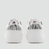 Glitzernde Sneakers mit Leopardenmuster Glitzernde Sneakers mit Leopardenmuster