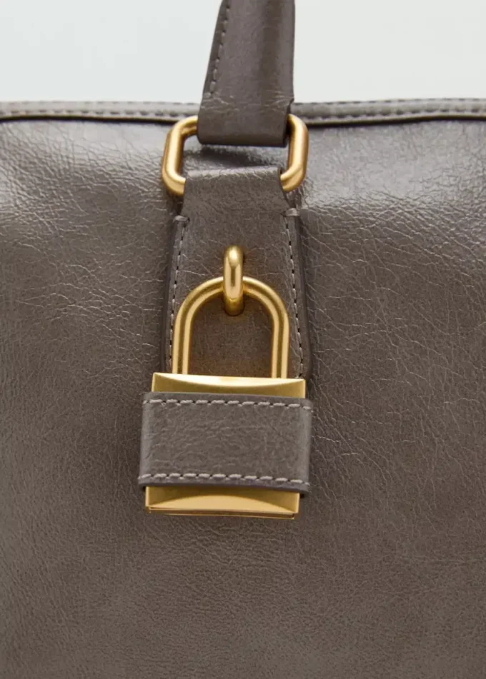 Glänzende Handtasche mit Griffen Glänzende Handtasche mit Griffen