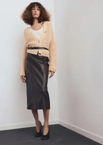 Grobstrick-Strickjacke mit Schmuckknöpfen