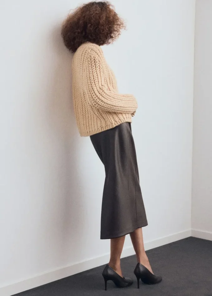Grobstrick-Strickjacke mit Schmuckknöpfen
