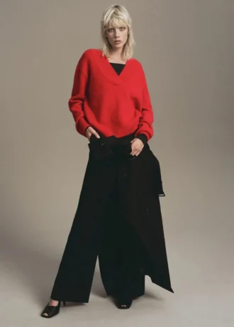 Grobstrickpullover mit V-Ausschnitt Grobstrickpullover mit V-Ausschnitt