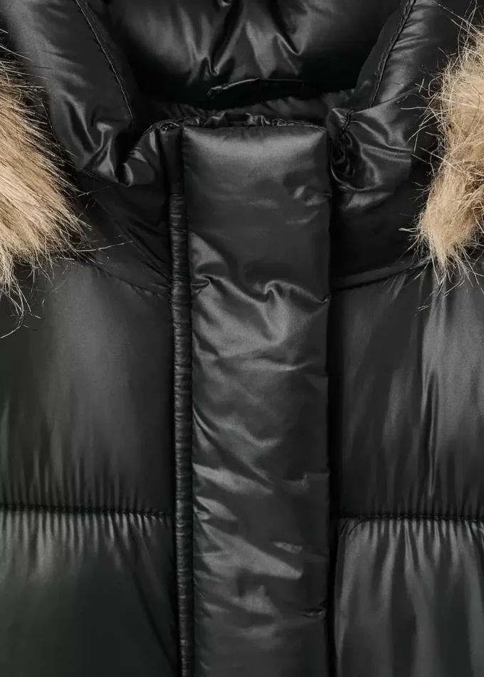 Großer Anorak mit Kapuze in Felloptik