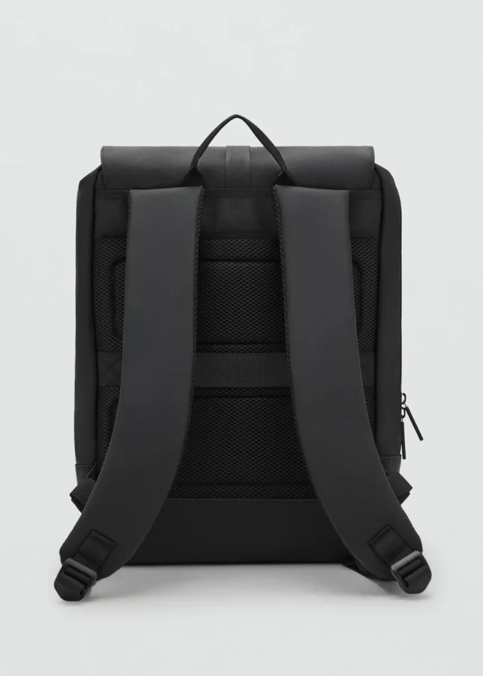 Gummierter Rucksack mit Klappenverschluss