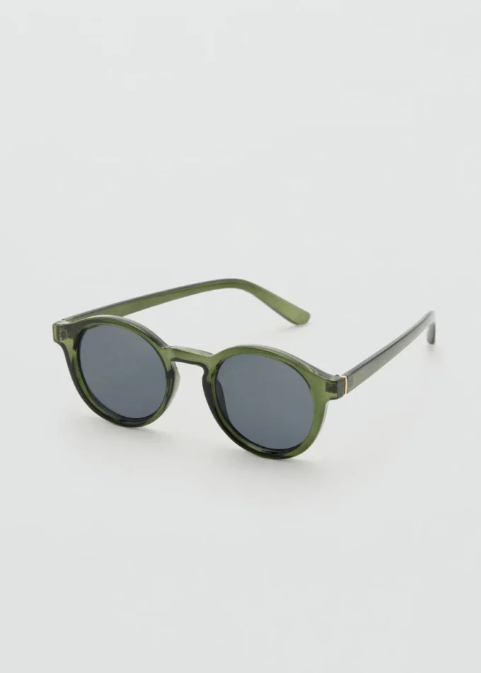 Halbtransparente Sonnenbrille Halbtransparente Sonnenbrille