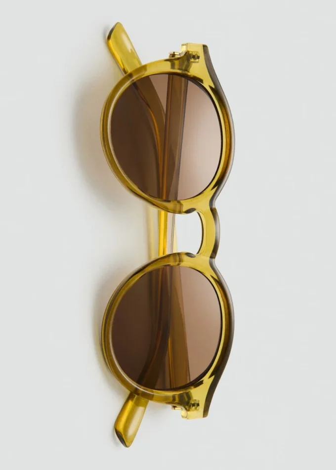 Halbtransparente Sonnenbrille Halbtransparente Sonnenbrille