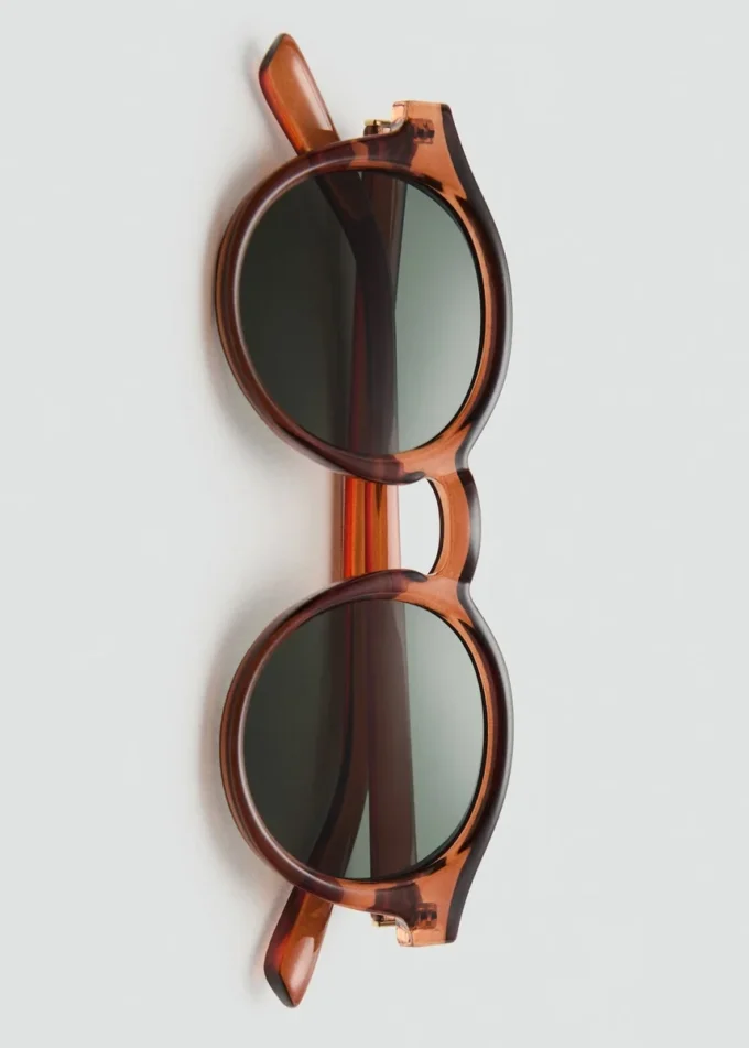 Halbtransparente Sonnenbrille Halbtransparente Sonnenbrille