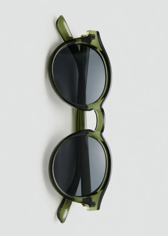 Halbtransparente Sonnenbrille Halbtransparente Sonnenbrille