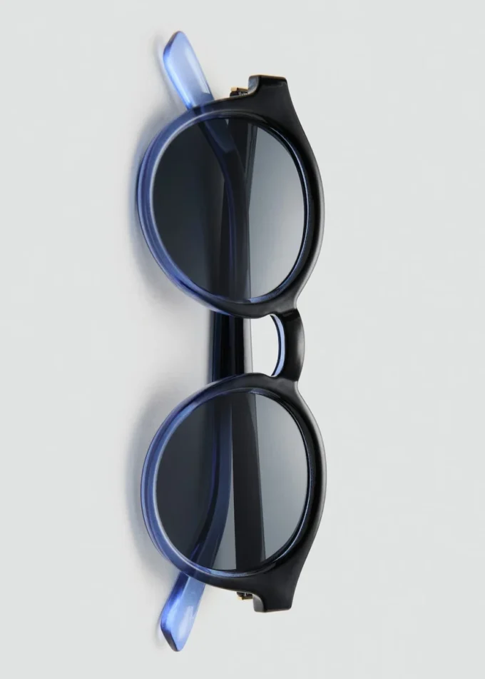 Halbtransparente Sonnenbrille Halbtransparente Sonnenbrille