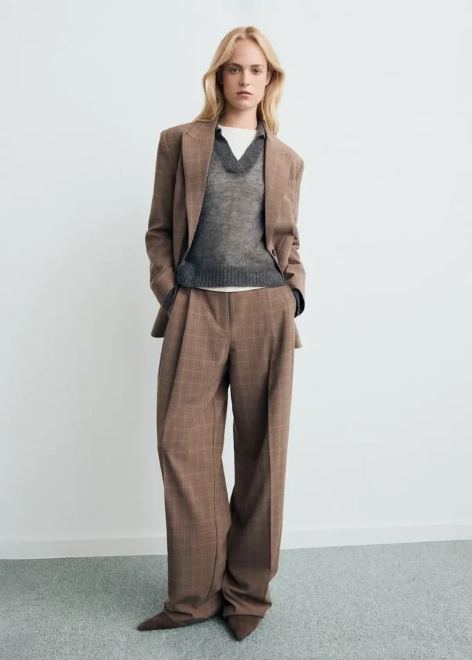 Halbtransparenter Rollkragenpullover