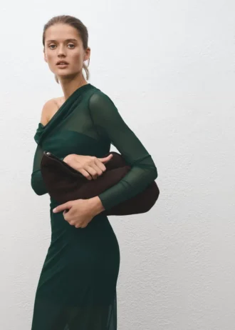 Halbtransparentes asymmetrisches Kleid
