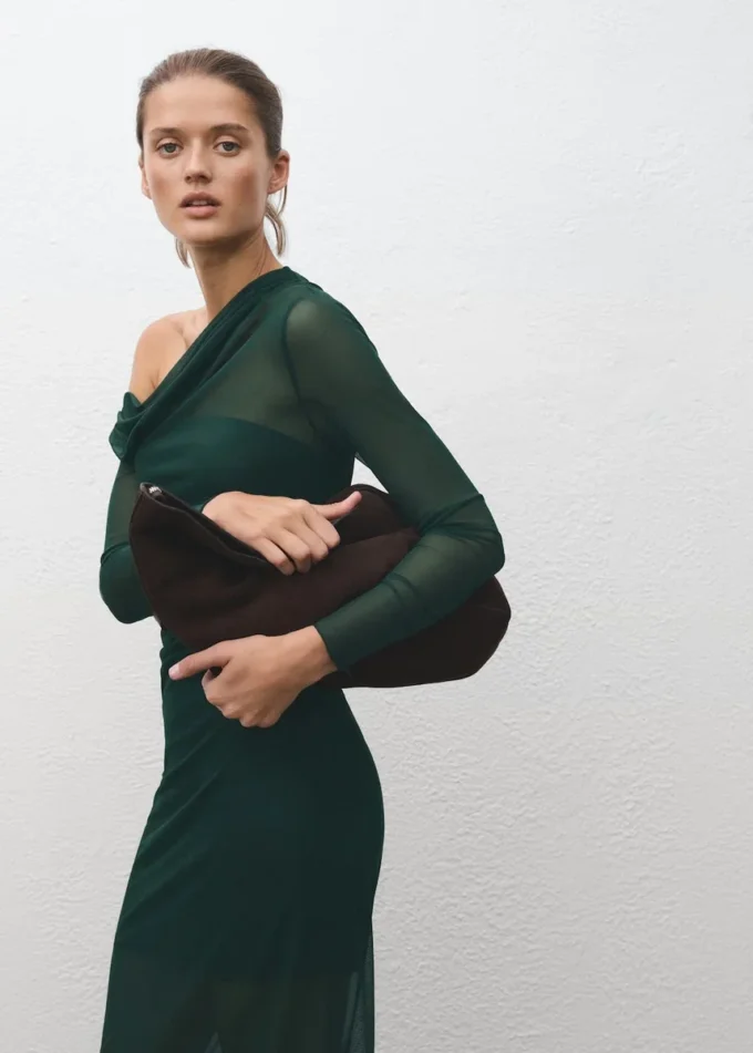 Halbtransparentes asymmetrisches Kleid