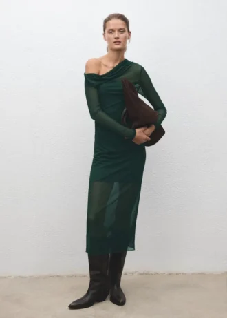 Halbtransparentes asymmetrisches Kleid