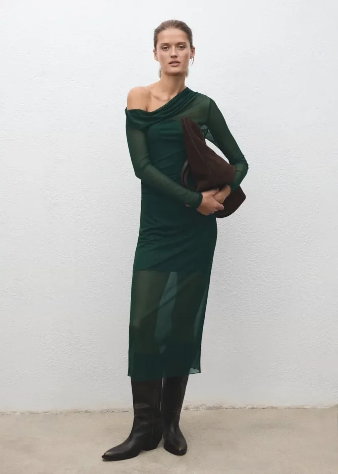 Halbtransparentes asymmetrisches Kleid
