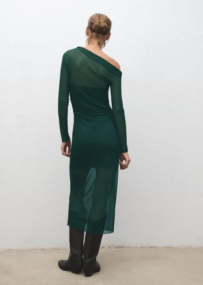 Halbtransparentes asymmetrisches Kleid
