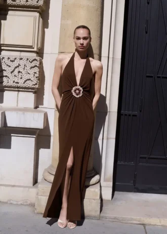 Halterkleid mit Blumendetail