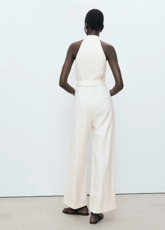 Halterneck-Jumpsuit mit Gürtel
